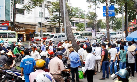 Nổ súng bắt nhóm cướp giữa Sài Gòn